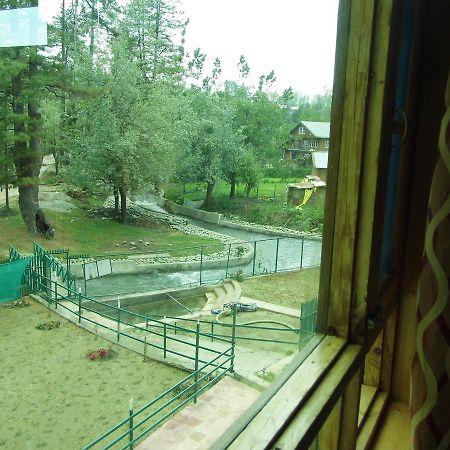 Hotel Gulmarg House ภายนอก รูปภาพ