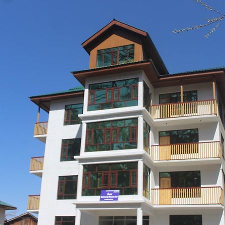 Hotel Gulmarg House ภายนอก รูปภาพ